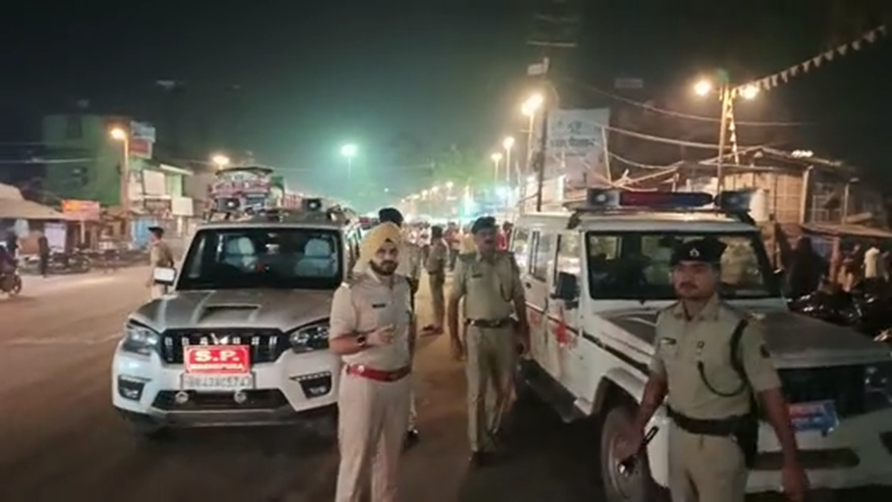 कानून-व्यवस्था सुधारने की कवायदः मधेपुरा, वैशाली और अररिया में पुलिस का बड़ा एक्शन कानून-व्यवस्था सुधारने की कवायदः मधेपुरा, वैशाली और अररिया में पुलिस का बड़ा एक्शन