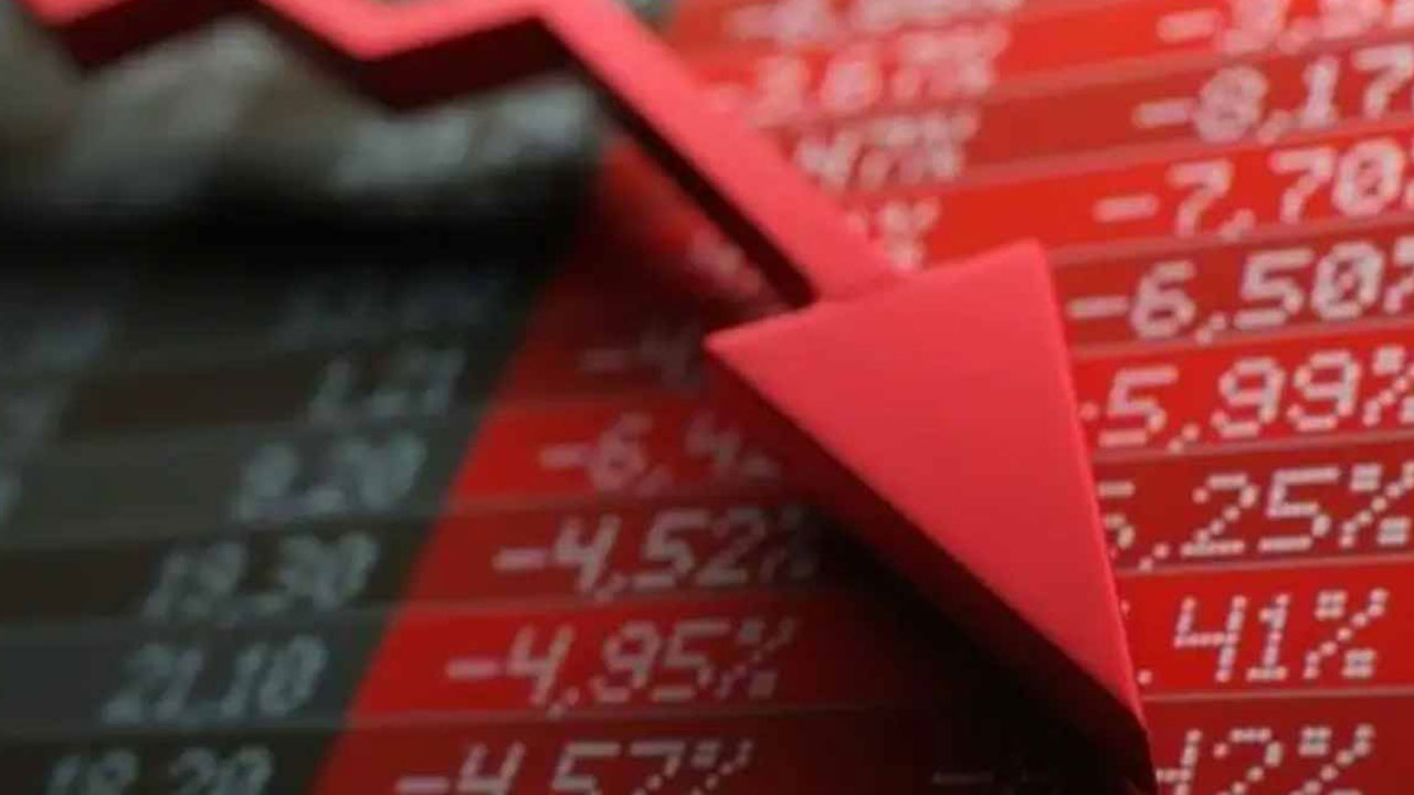 Stock Market Crash: हफ्ते के पहले ही दिन शेयर बाजार में क्यों मचा कोहराम, लाखों करोड़ खाक होने के 5 कारण; निफ्टी 23000 से नीचे Stock Market Crash: हफ्ते के पहले ही दिन शेयर बाजार में क्यों मचा कोहराम, लाखों करोड़ खाक होने के 5 कारण; निफ्टी 23000 से नीचे