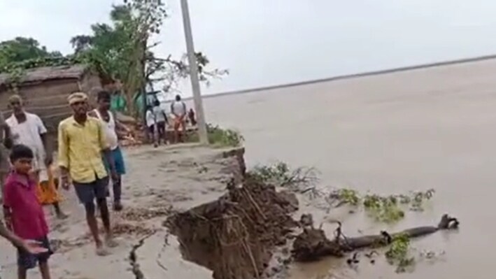 बिहार में नदियां उफान पर: कोसी-गंगा और मनियारी का कहर, पानी में डूबे घर और सड़कें, अस्तित्व की जंग लड़ रहा चिरैया दियारा