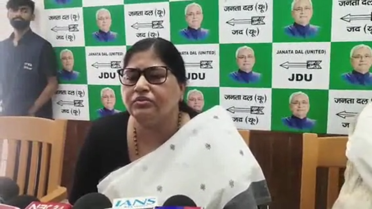 बिहार SIR पर सियासतः सड़क पर उतरे कांग्रेसी तो भड़कीं मंत्री लेशी सिंह, चिराग के बयान पर कही ये बात बिहार SIR पर सियासतः सड़क पर उतरे कांग्रेसी तो भड़कीं मंत्री लेशी सिंह, चिराग के बयान पर कही ये बात