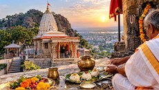 यहां मरने से पहले खुद का पिंडदान करते हैं लोग, जानिए भस्मकूट पर्वत के इस अनोखे मंदिर की परंपरा