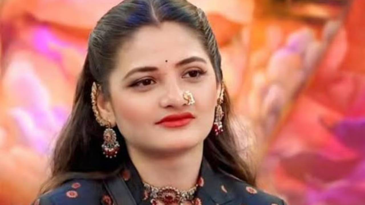 बिग बॉस एक्स कंटेस्टेंट दिव्या शिंदे को किया गिरफ्तार, एक्ट्रेस पर लगा 65 साल के रिटायर बुजुर्ग संग की मारपीट का आरोप बिग बॉस एक्स कंटेस्टेंट दिव्या शिंदे को किया गिरफ्तार, एक्ट्रेस पर लगा 65 साल के रिटायर बुजुर्ग संग की मारपीट का आरोप