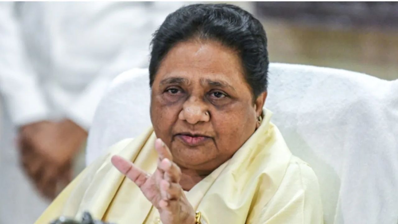 मायावती का बड़ा हमला: बसपा सुप्रीमो बोलीं- EVM नहीं बैलेट पेपर से हो चुनाव मायावती का बड़ा हमला: बसपा सुप्रीमो बोलीं- EVM नहीं बैलेट पेपर से हो चुनाव