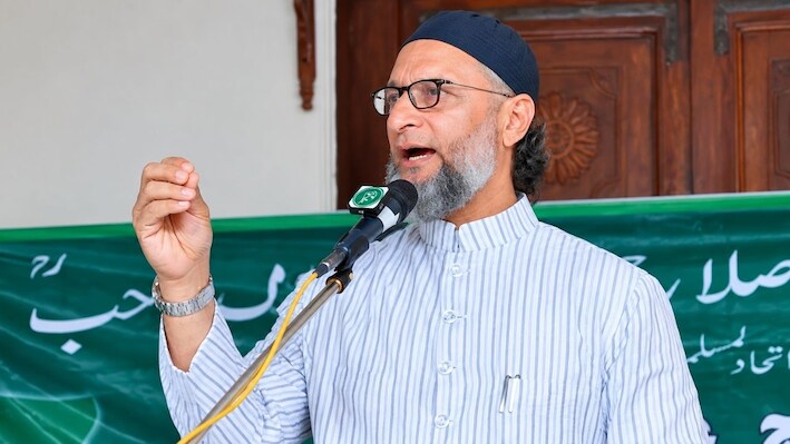 'हमें मुस्लिम बेटियों को शिक्षा के गहनों से सजाना चाहिए', असदुद्दीन ओवैसी ने इल्म पर की भावुक अपील