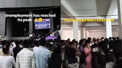 हाथ में CV, आंखों में नौकरी की उम्मीद: विशाल मेगा मार्ट में सेल्समैन बनने के लिए उमड़ी हजारों बेरोजगार युवाओं की भीड़, Video Viral