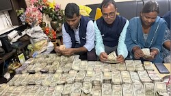 बिहार का धनकुबेर ADM: पटना में 12 घंटे चली छापेमारी, देर रात तक नोट गिनते रहे अधिकारी, लाखों रुपये की तो सिर्फ घड़ियां मिलीं