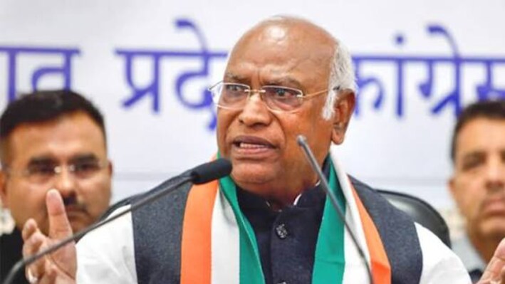 EC पर कांग्रेस का प्रहार: 'ज्ञानेश कुमार पर PM मोदी ने बनाया दबाव...,' चुनाव आयोग विवाद पर मल्लिकार्जुन खरगे का आरोप, प्रधानमंत्री से भी मांगा इस्तीफा 