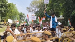कहीं मार्च तो कहीं बैरिकेड पर चढ़े कार्यकर्ता: राजस्थान में चुनाव आयोग के खिलाफ कांग्रेस का प्रदर्शन