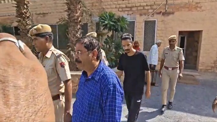 पहले कुत्ता घुमाने पर कहासुनी: घर में घुसे, युवक को पीटा और सड़क पर फेंका, ICU में जिंदगी की जंग हारा युवक
