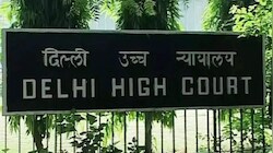 चलती कार से सुनवाई में शामिल होना वकील को पड़ा महंगा, Delhi HC ने लगाया 1 लाख का जुर्माना
