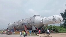 DNA: न ट्रेन, न प्लेन... फिर भी यूपी में रोकनी पड़ी सड़कें! जानिए 308 पहियों वाले इस ट्रक का पूरा सच