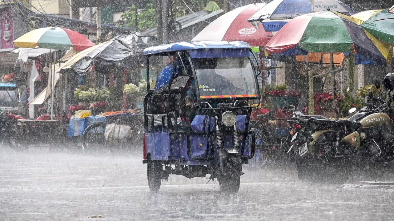 MP Weather: एमपी से जल्द लौटेगा मानसून, 19 जिलों में अलर्ट, कैसा रहेगा भोपाल-इंदौर का मौसम? जानें पूरा अपडेट MP Weather: एमपी से जल्द लौटेगा मानसून, 19 जिलों में अलर्ट, कैसा रहेगा भोपाल-इंदौर का मौसम? जानें पूरा अपडेट
