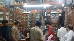  महराजगंज में नशीली दवाओं पर बड़ा एक्शन! 7 मेडिकल स्टोरों पर एक साथ छापा, 4 दवाओं के सैंपल सील
