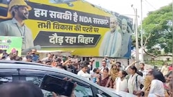 JDU कार्यालय के बाहर ANM छात्राओं का जोरदार प्रदर्शनः भीड़ देखकर नीतीश कुमार ने गाड़ी घुमवा ली