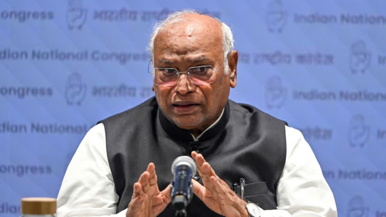 चुनाव आयोग के खिलाफ विपक्ष करेगा मार्च: खरगे बोले- EC कठपुतली के जैसे कर रहा काम; ममता का दावा- बंगाल में वोट चोरी से BJP जीती चुनाव आयोग के खिलाफ विपक्ष करेगा मार्च: खरगे बोले- EC कठपुतली के जैसे कर रहा काम; ममता का दावा- बंगाल में वोट चोरी से BJP जीती