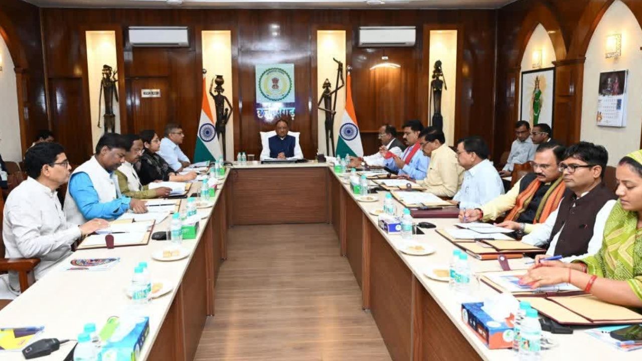 CG Cabinet Meeting: पूर्व अग्निवीरों के लिए खुशखबरी, अतिथि व्याख्याता नीति 2026 मंजूर, साय कैबिनेट के बड़े फैसले CG Cabinet Meeting: पूर्व अग्निवीरों के लिए खुशखबरी, अतिथि व्याख्याता नीति 2026 मंजूर, साय कैबिनेट के बड़े फैसले
