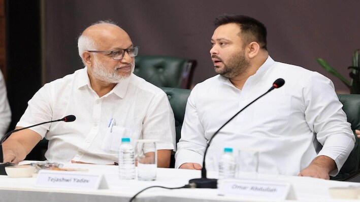 'बिहार चुनाव पूरा फर्जीवाड़ा था, ज्ञानेश कुमार सिर्फ नमूना हैं': चुनाव आयोग और केंद्र सरकार पर तेजस्वी यादव का बड़ा हमला