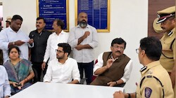 'शव तभी उठाएंगे जब...': ठाणे मर्डर केस में संजय राउत और आदित्य ठाकरे पहुंचे पुलिस स्टेशन, दे दिया अल्टीमेटम
