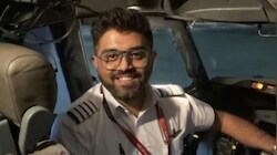 'सेल्फी से दूरी, सेफ्टी जरूरी': फ्लाईदुबई फ्लाइट के हीरो स्मित मछार का पुराना वीडियो वायरल, जूनियर्स को दी थी ये खास सलाह