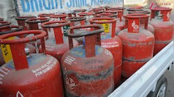Delhi LPG Rate Hike: आज से फिर बढ़े सिलेंडर के दाम, 19 किलो LPG पर 62.50 रुपये का लगा झटका