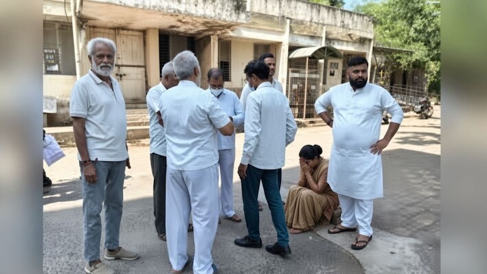 अंतिम संस्कार में अदला-बदली: अमेरिका से दौड़ी चली आई बेटी, पिता का चेहरा भी न देख सकी