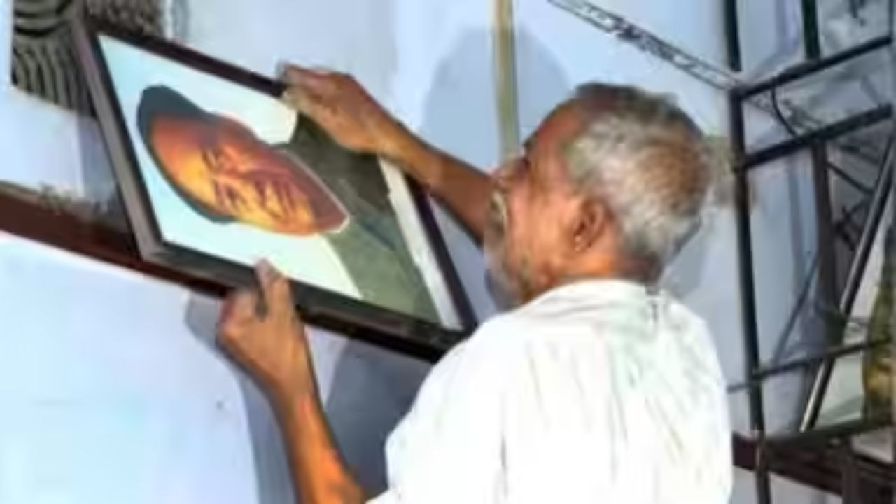 'मार्क्सवाद' के महिमामंडन पर ब्रेक: Mao, Che और Chavez की तस्वीरों पर बवाल, ABRSM के अल्टीमेटम के बाद स्कूल से हटी Photos 'मार्क्सवाद' के महिमामंडन पर ब्रेक: Mao, Che और Chavez की तस्वीरों पर बवाल, ABRSM के अल्टीमेटम के बाद स्कूल से हटी Photos