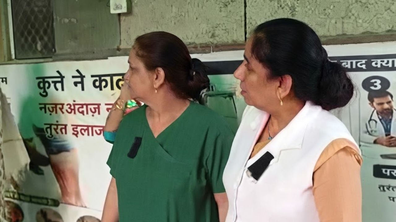 दिल्ली के इस सरकारी अस्पताल में नर्सिंग स्टाफ काली पट्टी बांधकर क्यों कर रहा है काम? चेतावनी भी दी दिल्ली के इस सरकारी अस्पताल में नर्सिंग स्टाफ काली पट्टी बांधकर क्यों कर रहा है काम? चेतावनी भी दी