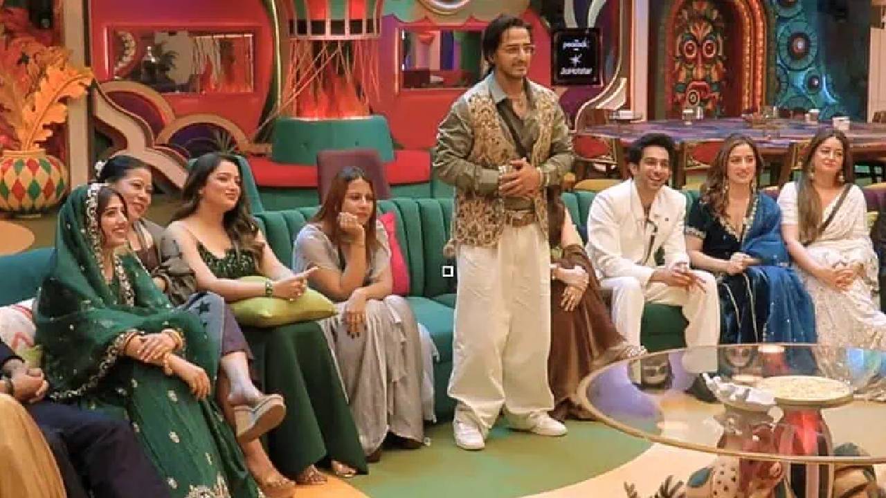 सोशल मीडिया पर बिग बॉस 20 को मिला 'बोरिंग शो' का टैग, मेकर्स ने मिड वीक किया इस कंटेस्टेंट का एविक्शन सोशल मीडिया पर बिग बॉस 20 को मिला 'बोरिंग शो' का टैग, मेकर्स ने मिड वीक किया इस कंटेस्टेंट का एविक्शन