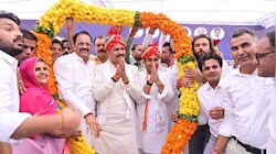 किशनगढ़ में डोटासरा-टीकाराम जूली का स्वागत: जन्मदिन पर कांग्रेस कार्यकर्ताओं ने काटा केक, पंचायती राज चुनाव को लेकर बढ़ी हलचल