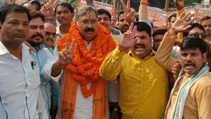 कौन हैं संजयन त्रिपाठी? टिकट कटा तो बीजेपी से हुए बागी, गोरखपुर से ठोंकी ताल