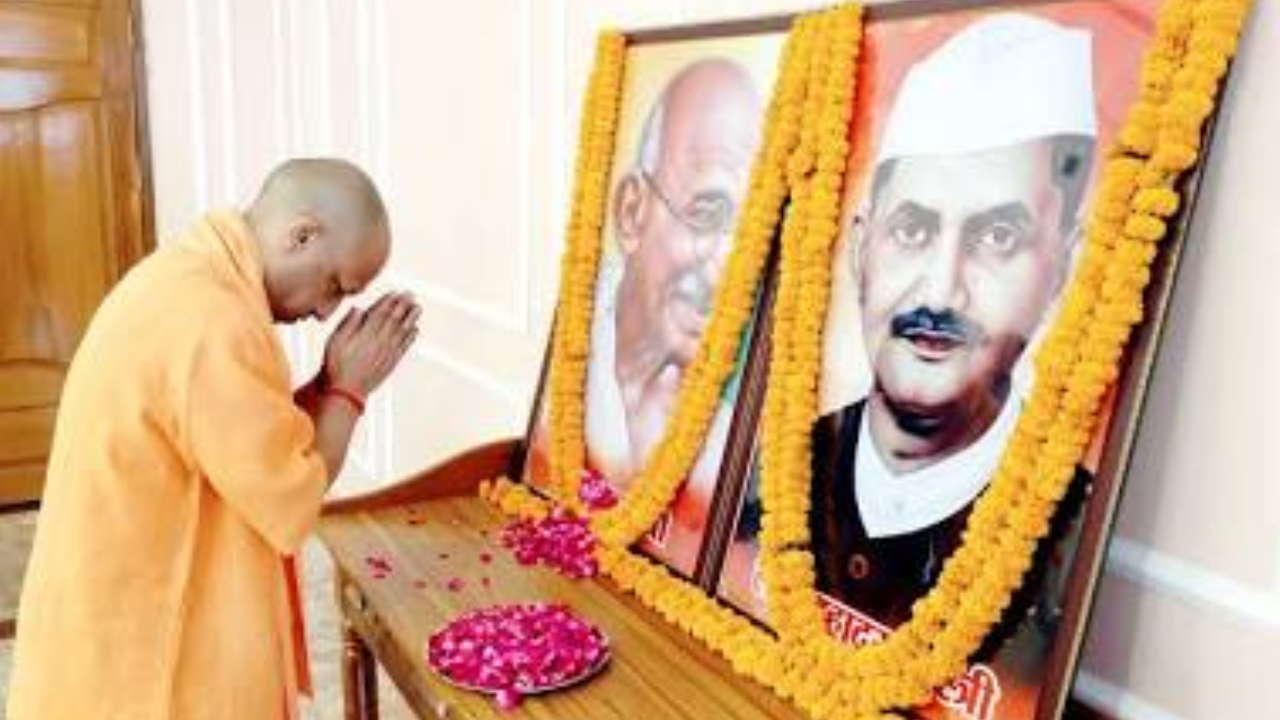 Gandhi Jayanti 2026: सीएम योगी ने बापू और शास्त्री जी को दी श्रद्धांजलि, बोले-उनके विचार आत्मनिर्भर भारत की प्रेरणा Gandhi Jayanti 2026: सीएम योगी ने बापू और शास्त्री जी को दी श्रद्धांजलि, बोले-उनके विचार आत्मनिर्भर भारत की प्रेरणा