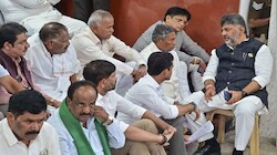 कर्नाटक में SIR : धरने पर बैठे मुख्यमंत्री DK शिवकुमार, Form-6 के बाद फॉर्म-7 पर आर-पार!