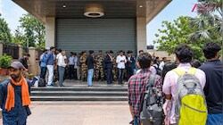 दिल्ली में मेट्रो यात्रियों की बढ़ी परेशानी, 12 स्टेशनों के गेट अगली सूचना तक बंद