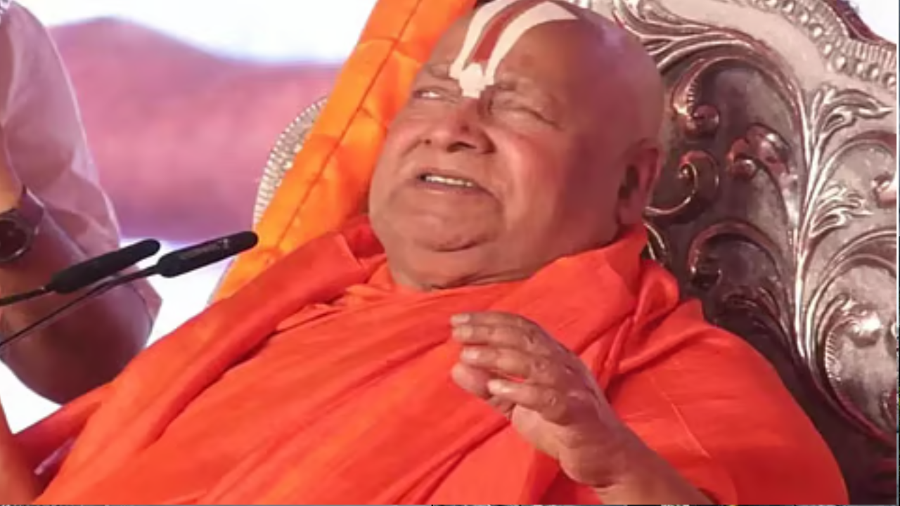 'उपाध्याय, पाठक, चौबे...' रामभद्राचार्य की टिप्पणी पर कोर्ट का सख्त रुख, केस दर्ज करने का आदेश; 12 अक्टूबर को सुनवाई 'उपाध्याय, पाठक, चौबे...' रामभद्राचार्य की टिप्पणी पर कोर्ट का सख्त रुख, केस दर्ज करने का आदेश; 12 अक्टूबर को सुनवाई