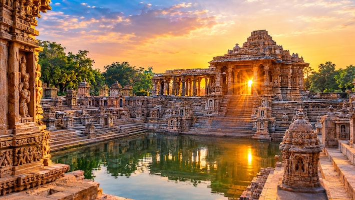1000 साल पहले बिना चूने के कैसे बना मोढेरा सूर्य मंदिर? जानिए गर्भगृह, सूर्यकुंड और यूनेस्को लिस्ट की पूरी कहानी