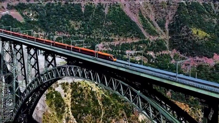 1178 फीट की ऊंचाई पर हवा की रफ्तार से दौड़ेगी वंदे भारत एक्सप्रेस, वैष्णो देवी,कश्मीर का सफर हुआ सुपरफास्ट