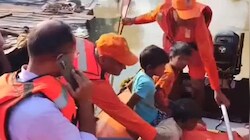 Bihar Flood: सारण में तटबंध से कई इलाके जलमग्न, 28 जगहों पर ऑरेंज अलर्ट, DM-SSP खुद मोर्चे पर उतरे