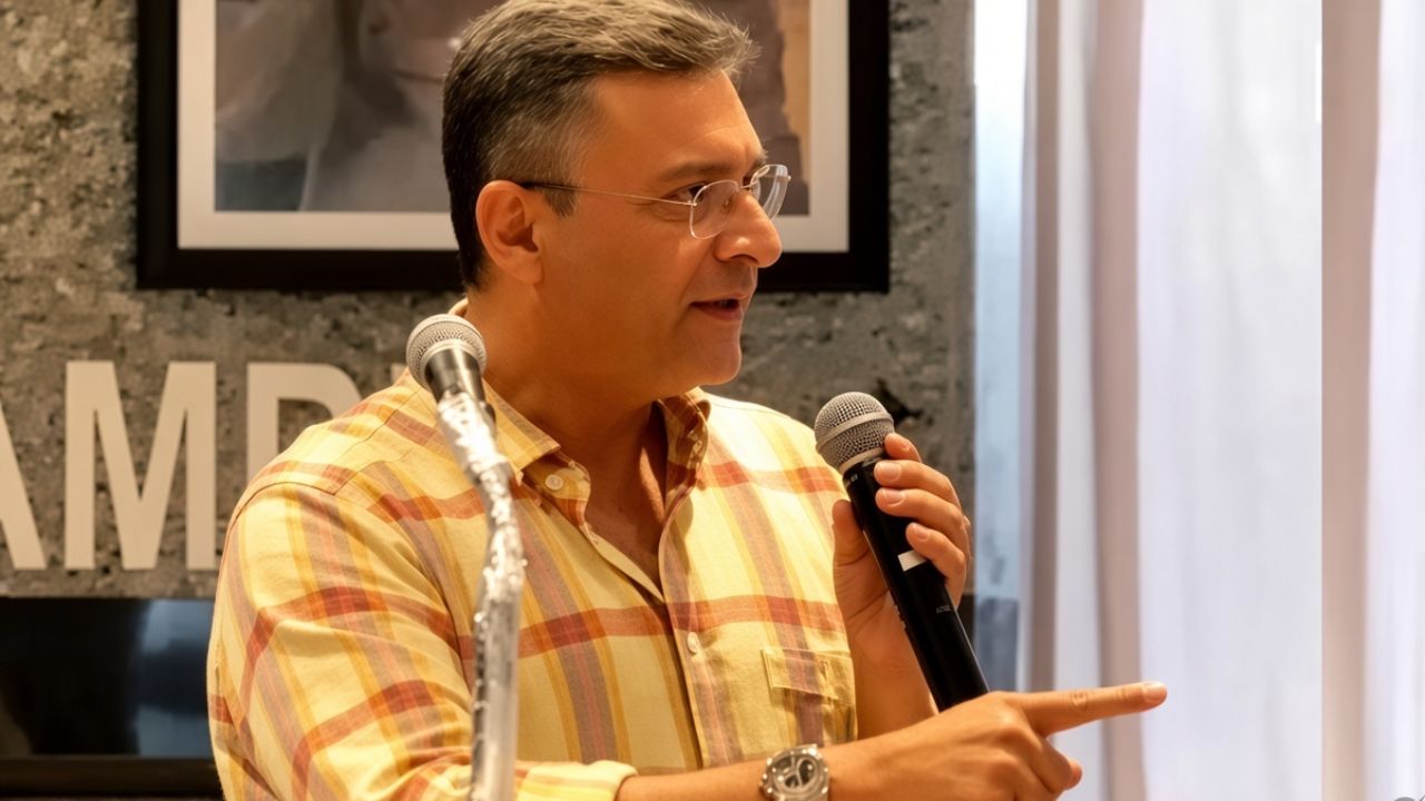 हिजाब पर छोटे ओवैसी ने भड़काया: ‘अकबरुद्दीन आपके साथ खड़ा है...', AIMIM नेता का बड़ा बयान हिजाब पर छोटे ओवैसी ने भड़काया: ‘अकबरुद्दीन आपके साथ खड़ा है...', AIMIM नेता का बड़ा बयान