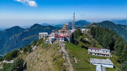 प्रसाद में मिलती हैं रौंसली की पत्तियां: यहीं इंद्र ने मां की उपासना कर फिर से पाया था स्वर्ग, सुरकंडा देवी मंदिर को जानिए