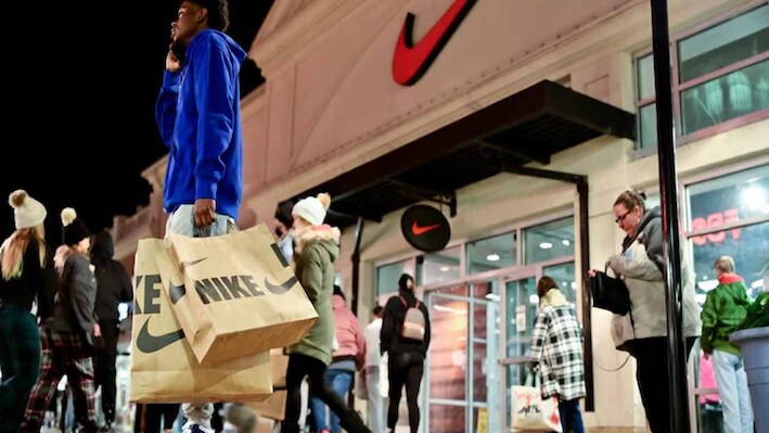 13 साल के लो पर Nike का शेयर, एक फैसला...और कंपनी के खाक हो गए 230 अरब डॉलर; 82% गिरी वैल्यूएशन