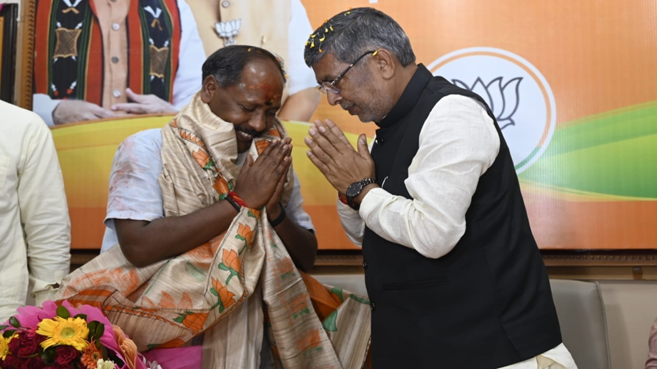 झारखंड BJP के संगठन महामंत्री पवन साय ने संभाला कार्यभार, सेट किया 2029 का लक्ष्य झारखंड BJP के संगठन महामंत्री पवन साय ने संभाला कार्यभार, सेट किया 2029 का लक्ष्य