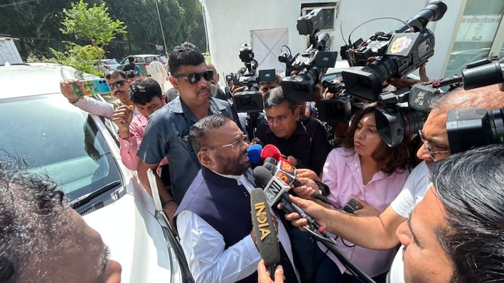 '2027' का सवाल: स्वामी प्रसाद मौर्य का दांव! राहुल से मिले, INDIA का हिस्सा बनने पर बनी बात; सीटों पर फैसला बाद में
