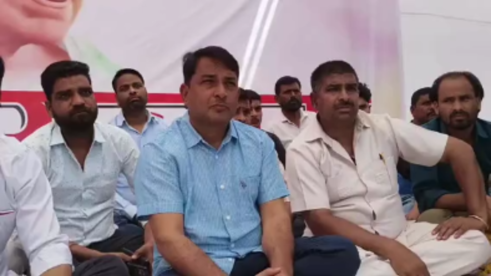 बारां में खाद की मांग को लेकर नरेश मीणा का आमरण अनशन दूसरे दिन भी जारी, थर्ड फ्रंट ने उतारे उम्मीदवार बारां में खाद की मांग को लेकर नरेश मीणा का आमरण अनशन दूसरे दिन भी जारी, थर्ड फ्रंट ने उतारे उम्मीदवार