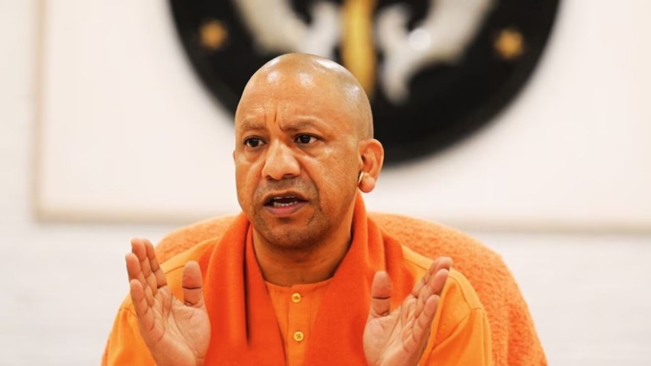 यूपी में बदले गए 15 IAS और 23 PCS अफसर: योगी सरकार का बड़ा प्रशासनिक फेरबदल यूपी में बदले गए 15 IAS और 23 PCS अफसर: योगी सरकार का बड़ा प्रशासनिक फेरबदल