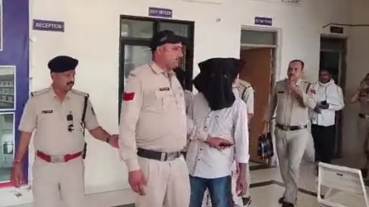 30 हजार लिए थे, 2.70 लाख मांग रहा था... फिर 65 साल के बुजुर्ग की हत्या, सतना में ऐसे खुला ‘अंधे कत्ल’ का राज 30 हजार लिए थे, 2.70 लाख मांग रहा था... फिर 65 साल के बुजुर्ग की हत्या, सतना में ऐसे खुला ‘अंधे कत्ल’ का राज