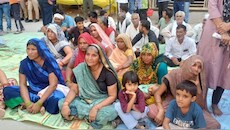आखिर कहां लापता हो रहे प्रेमानंद महाराज के शिष्य? परिवार वाले फोटो लेकर मांग रहे इंसाफ, दर-दर भटक रही एक मां