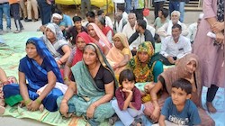 आखिर कहां लापता हो रहे प्रेमानंद महाराज के शिष्य? परिवार वाले फोटो लेकर मांग रहे इंसाफ, दर-दर भटक रही एक मां