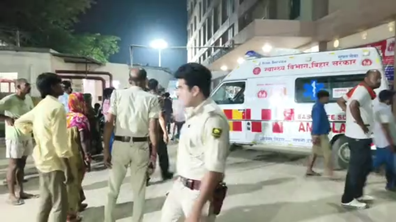 बिहार क्राइमः छपरा में हुई चाकूबाजी में 3 की मौत, सिवान में बदमाशों ने 2 दोस्तों को मारी गोली बिहार क्राइमः छपरा में हुई चाकूबाजी में 3 की मौत, सिवान में बदमाशों ने 2 दोस्तों को मारी गोली