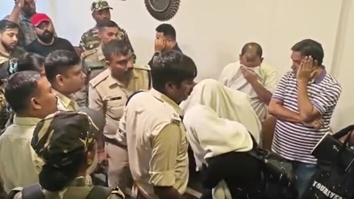 रांची पुलिस का एक्शन: कई होटल-बार पर रेड, अवैध गतिविधियों का पर्दाफाश... 8 युवक और 6 युवतियां हिरासत में