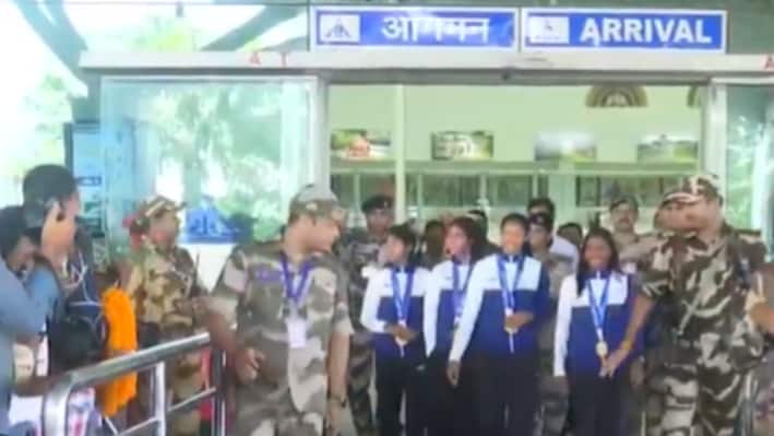 रांची पहुंचीं एशियन गेम्स की 'गोल्डन गर्ल्स': फूल-मालाओं और ढोल-नगाड़ों के साथ हुआ स्वागत, अगला टारगेट- ओलंपिक